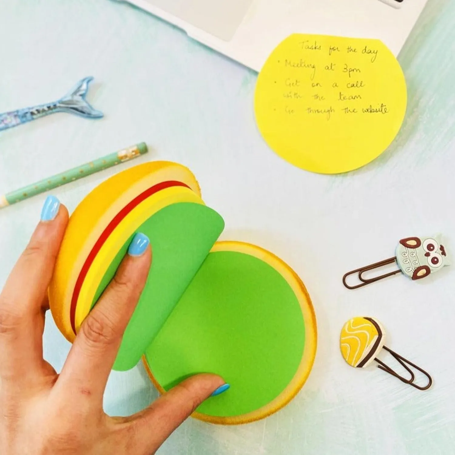 8073 Burger Shaped Notepad  /  Sticky Notes  /  Memo Pads, Unique Mini Notes (Multicolor)